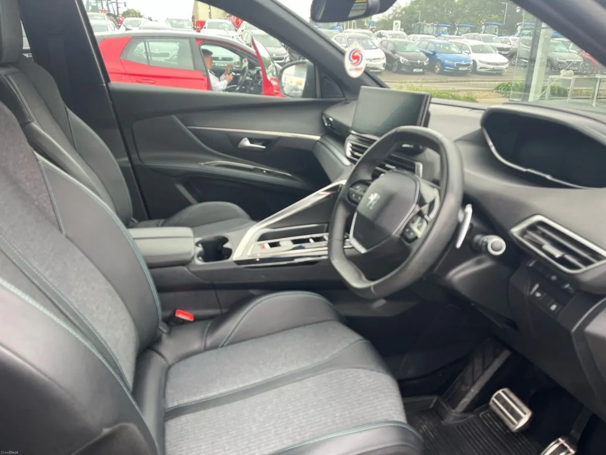 Peugeot 5008 1.2 Hybrid 136bhp E-DCS6 Allure - Image 6
