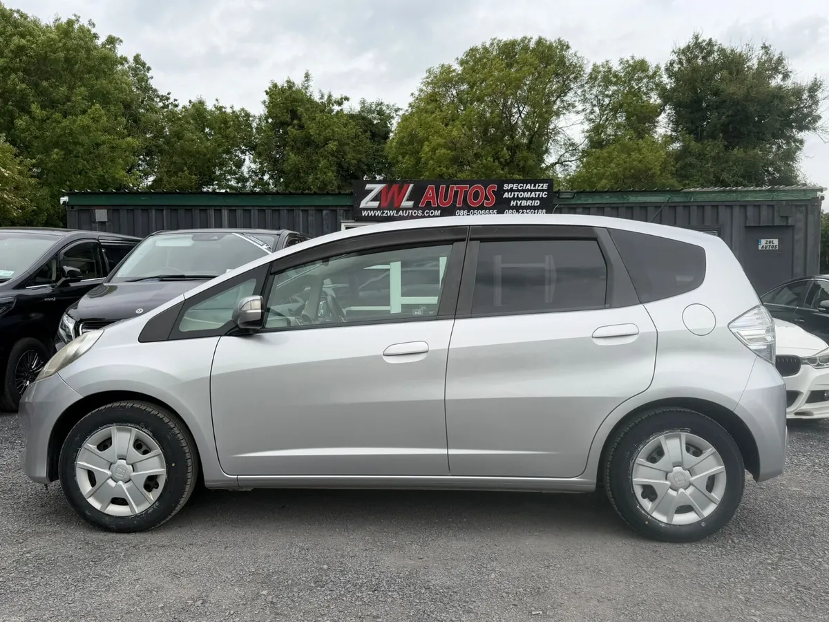 10 Honda Fit Hybrid - Image 4