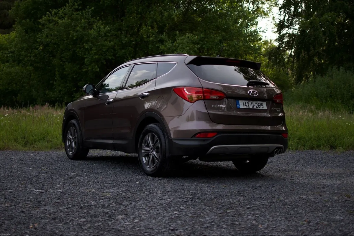 Hyundai Santa Fe 7 Seater - Image 2