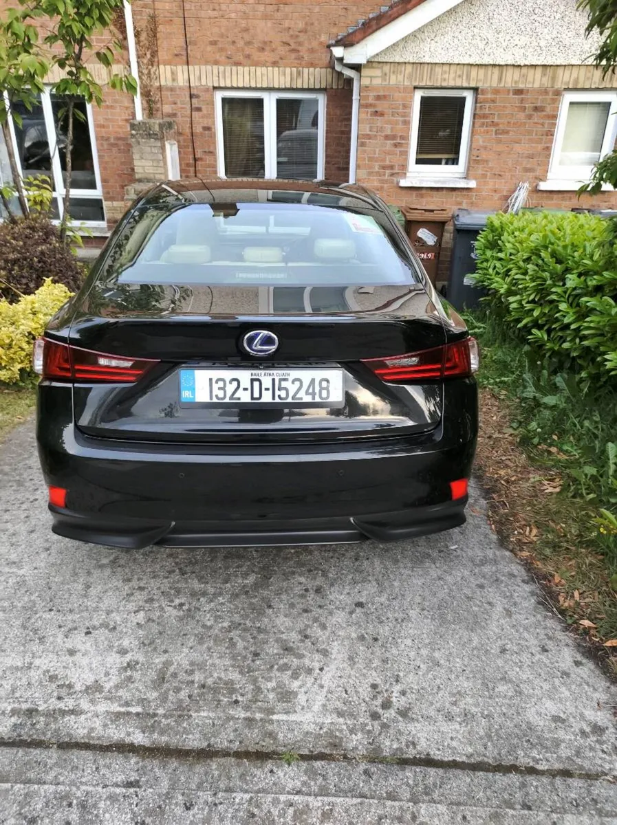 Lexus IS300H Premier - Image 4
