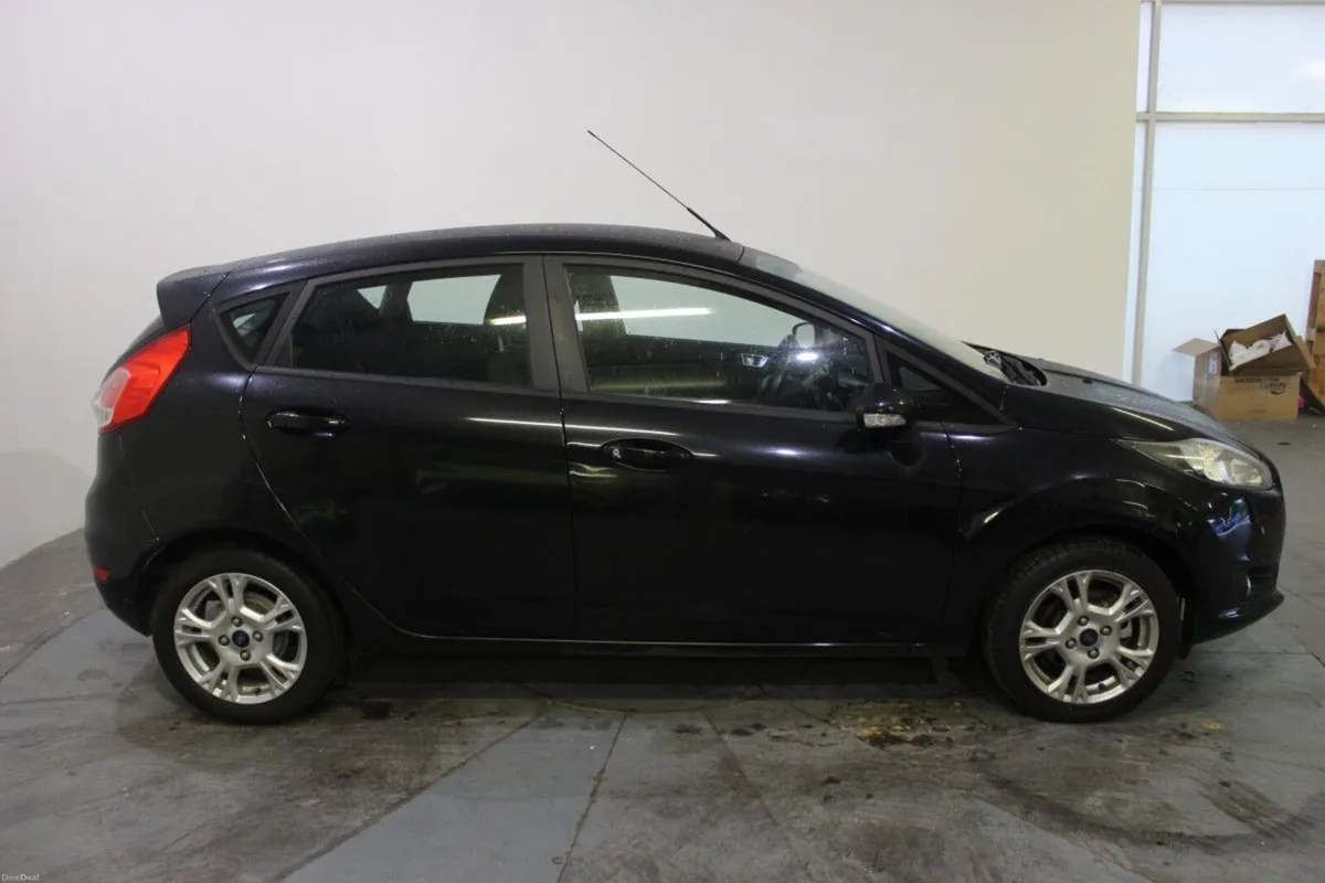 Ford Fiesta 1.0 65PS S/S Zetec - TENDER 8 - Image 3