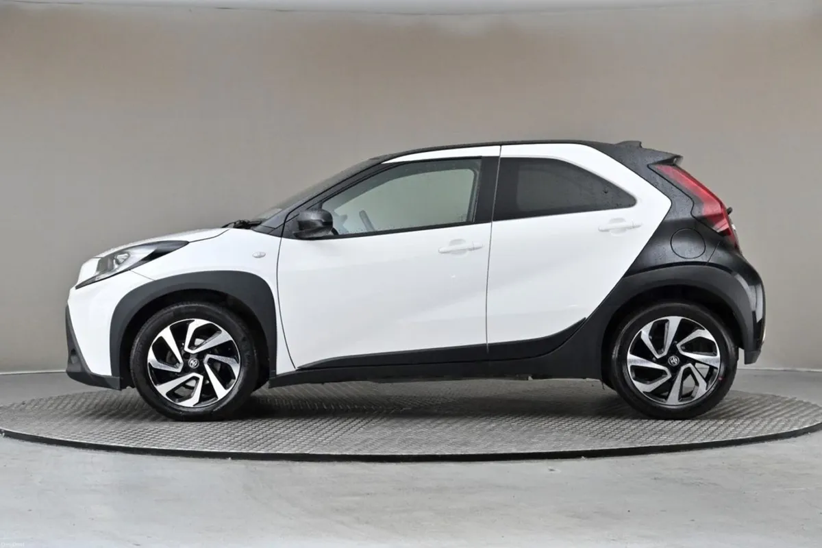 Toyota Aygo X 1.0 DESIGN S-CVT - Image 5