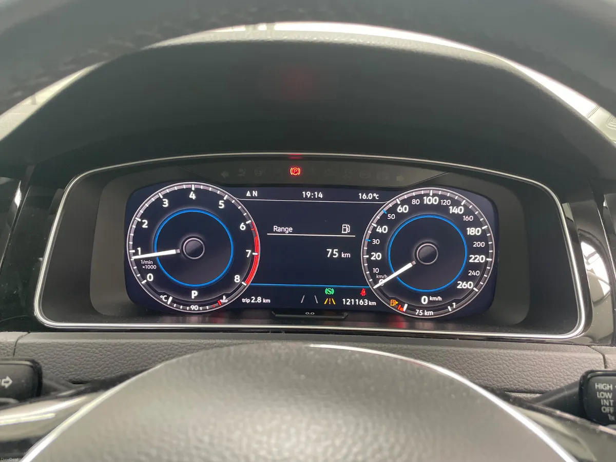 2018 Vw Golf 1.4 Tsi Highline Pan Roof/Leather - Image 5