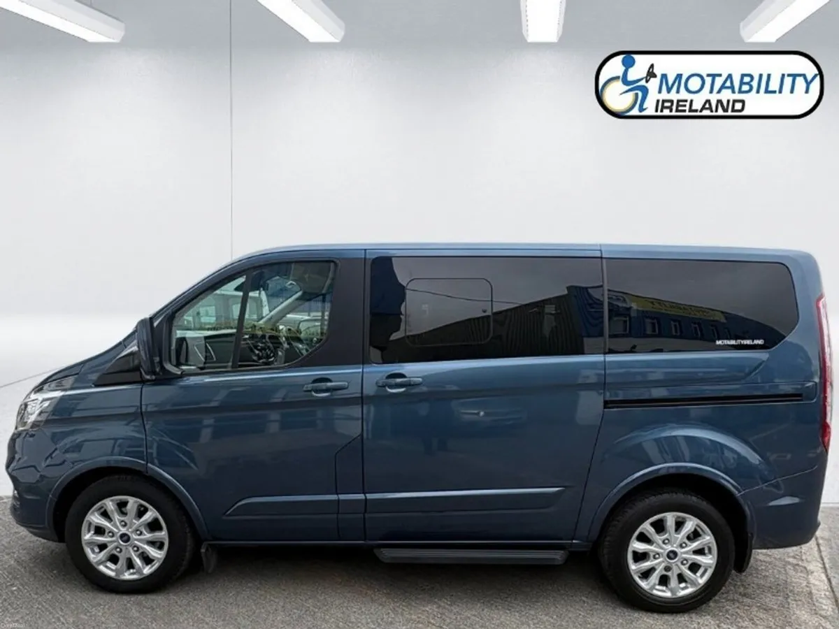 Ford Tourneo Custom Wheelchair Accessible - Image 3