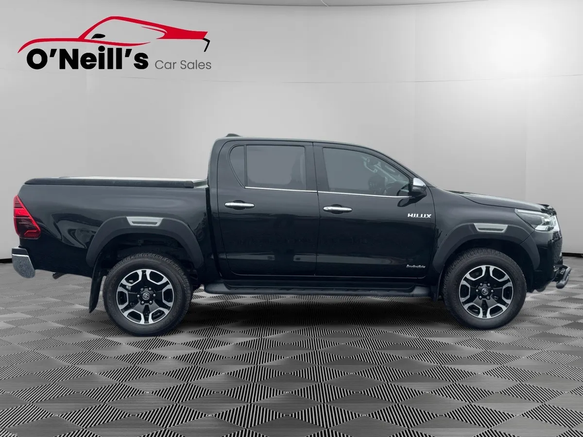 Toyota Hilux 2022 INVINCIBLE X STYLE 4WD AUTO #239 - Image 5