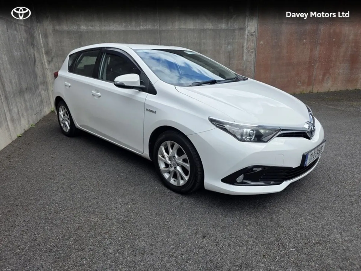 Toyota Auris AURIS HYBRID LUNA 5DR - Image 1