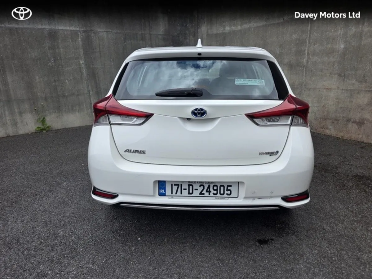 Toyota Auris AURIS HYBRID LUNA 5DR - Image 4