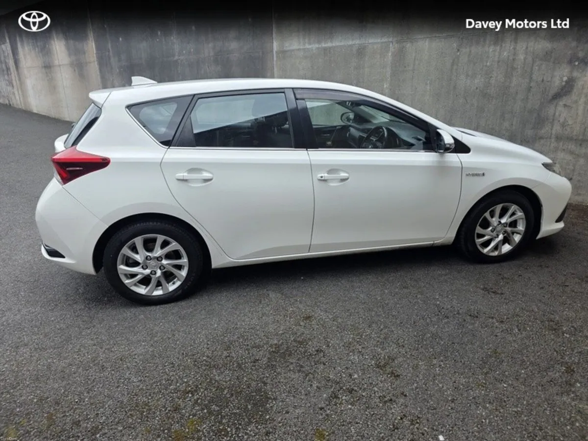 Toyota Auris AURIS HYBRID LUNA 5DR - Image 3