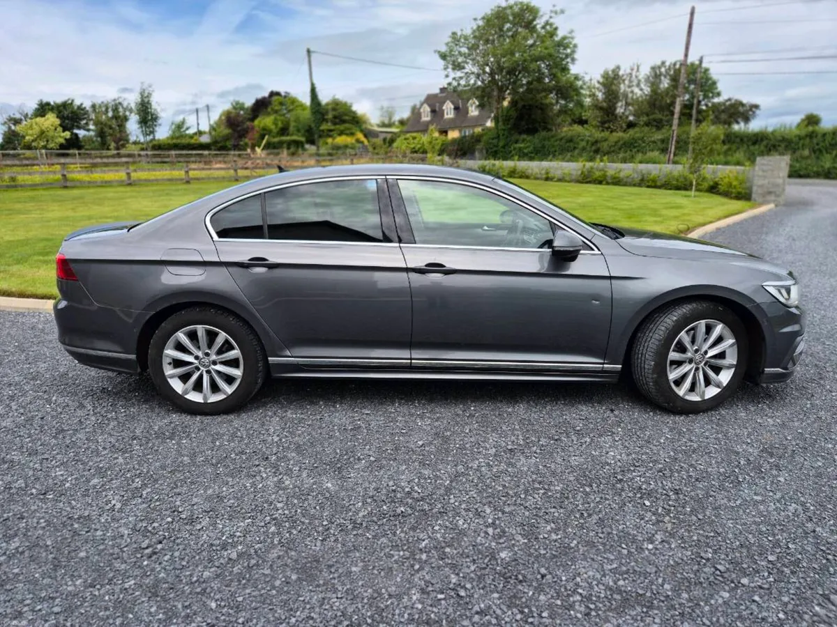 Volkswagen Passat - Image 4