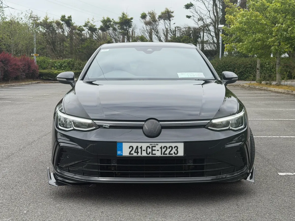VW Golf R-Line 2024 - Image 2
