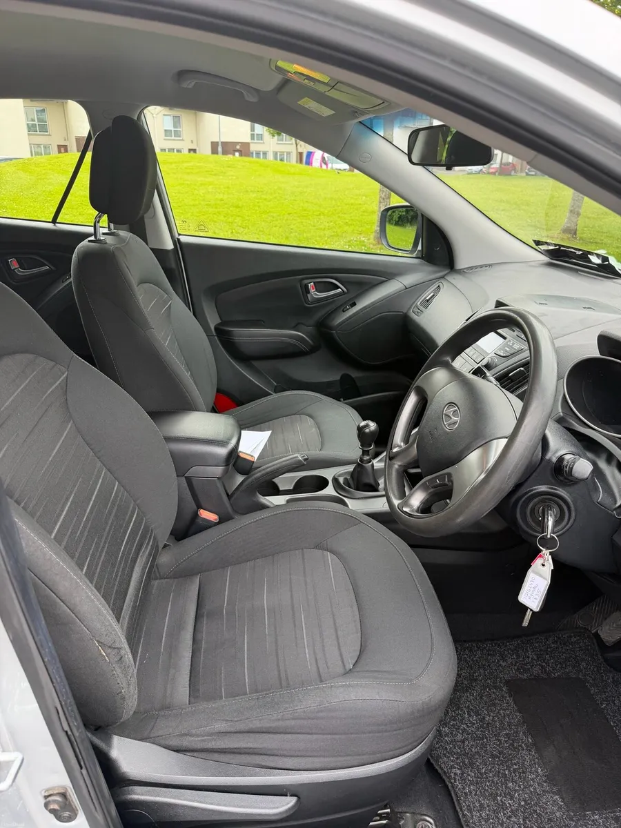 151 Hyundai ix35  Nct&Tax - Image 4