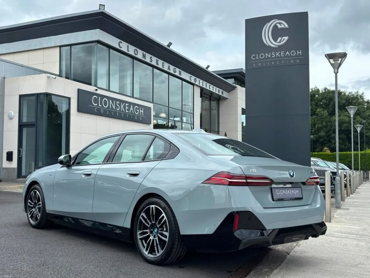 BMW i5 EDRIVE40 M SPORT - Image 4
