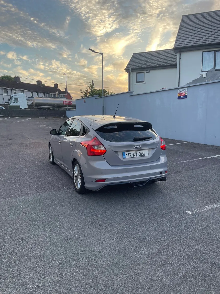 Ford Focus 2012 - Image 2