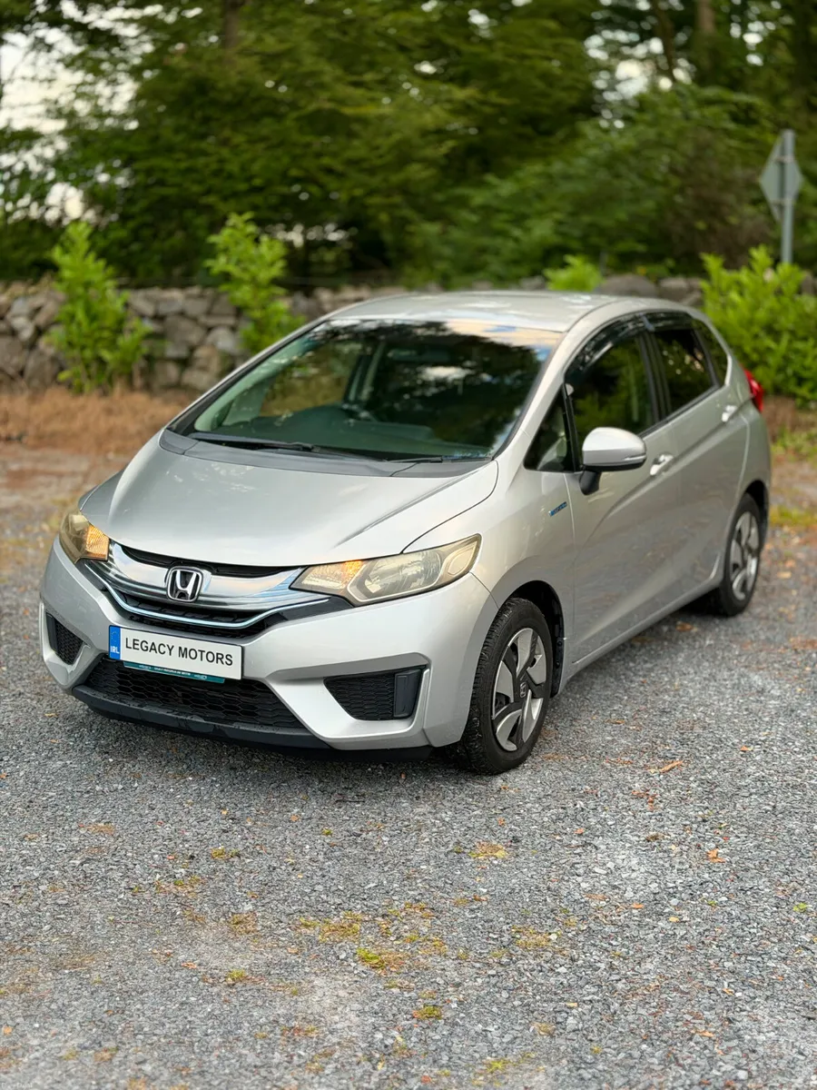 Honda Fit 2015 | 1.5 Hybrid | Automatic - Image 3