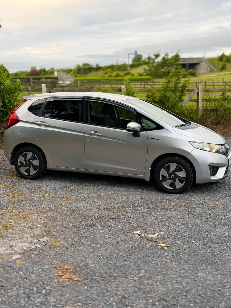 Honda Fit 2015 | 1.5 Hybrid | Automatic - Image 1