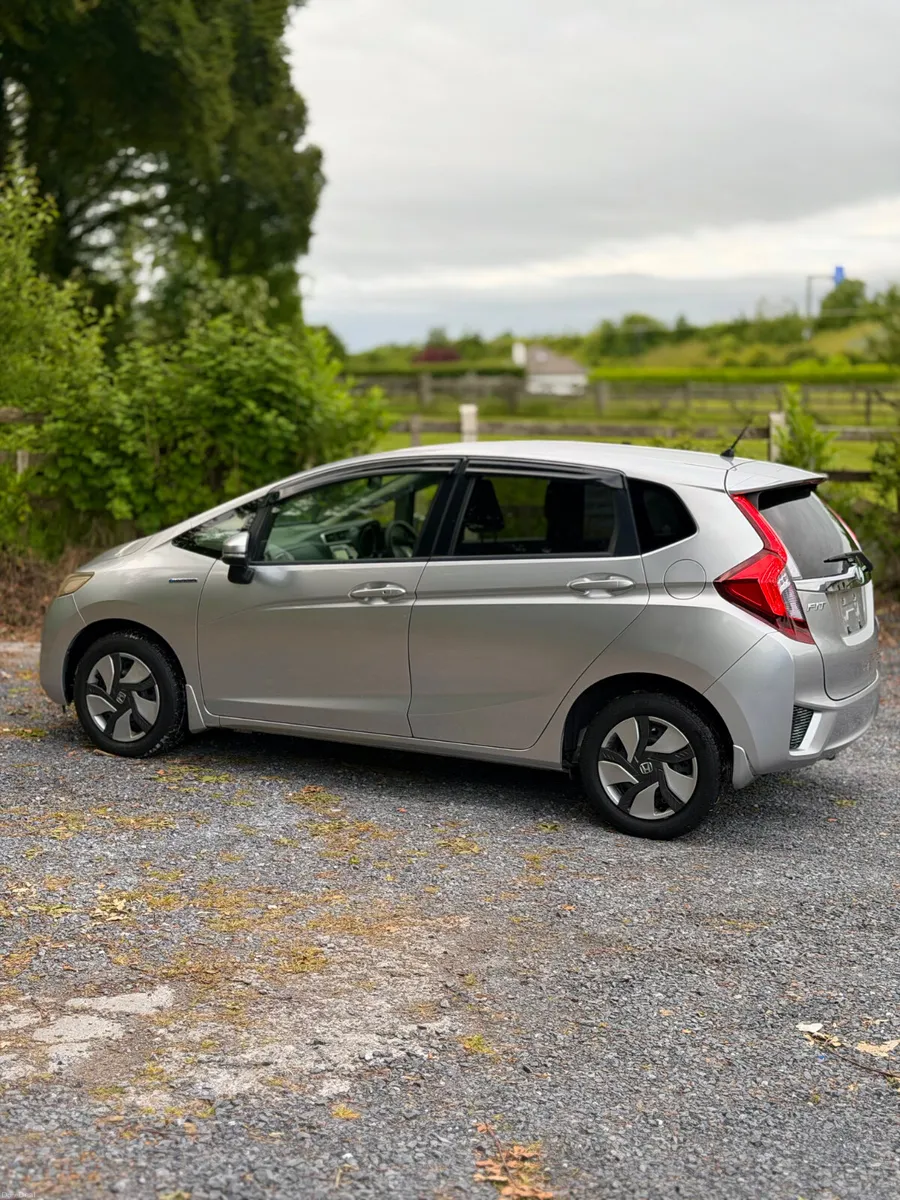 Honda Fit 2015 | 1.5 Hybrid | Automatic - Image 6