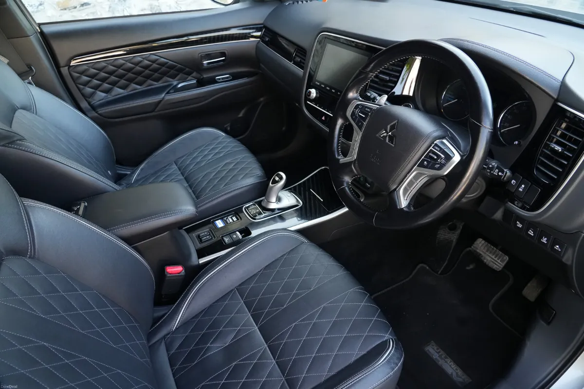 2021 Mitsubishi Outlander PHEV 2.4 Petrol Auto - Image 2
