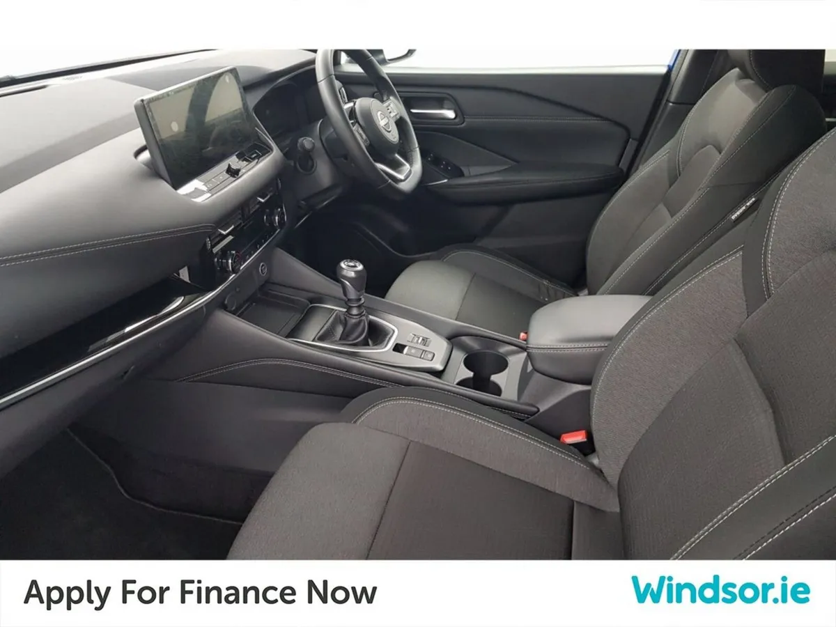 Nissan Qashqai 1.3 PET MILD HYBRID SV PREMIUM - Image 4