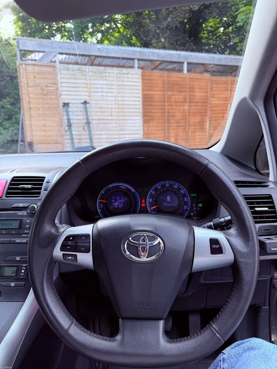 Toyota Auris Hybrid Automatic - Image 6