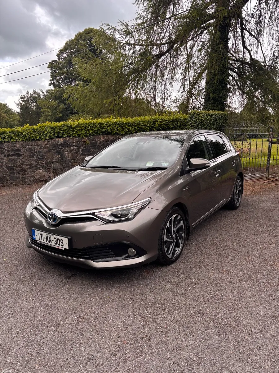 2017 Toyota Auris 1.8 Hybrid Automatic - Image 2