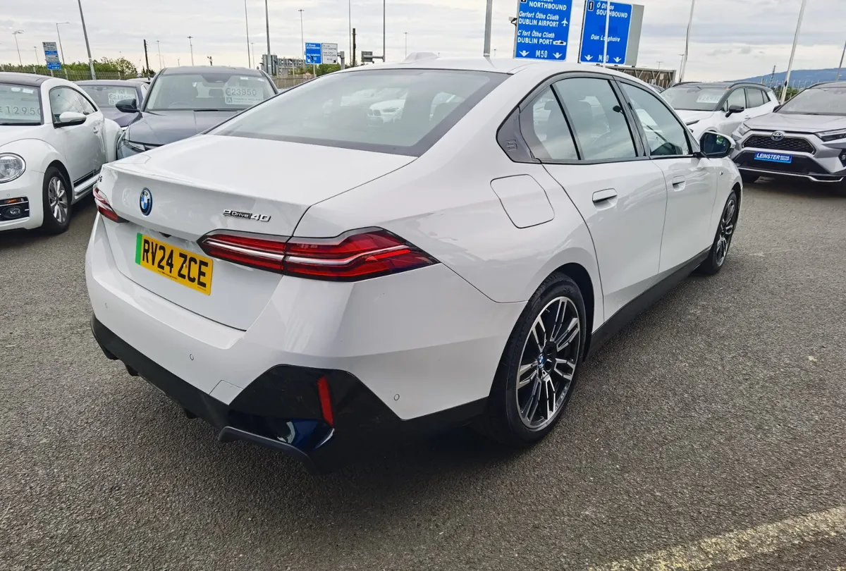 BMW i5 E DRIVE 40 M SPORT 2024 - Image 5
