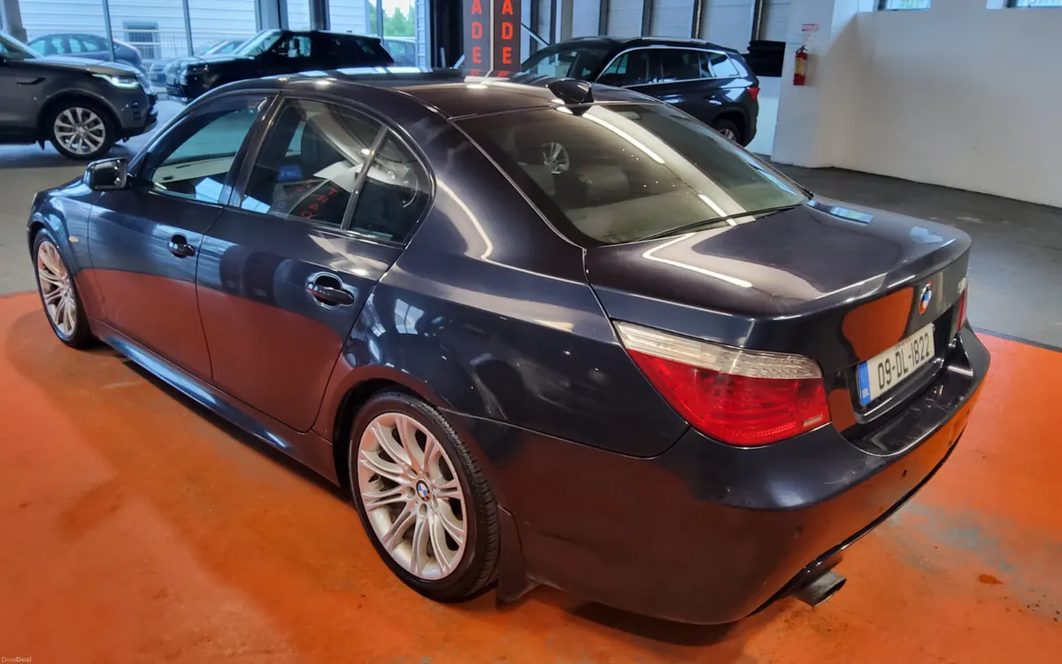 BMW 5-Series 2009 - Image 4