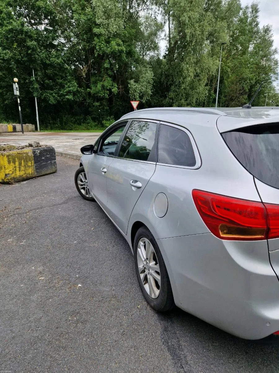 IMMACULATE KIA CEED - Image 4