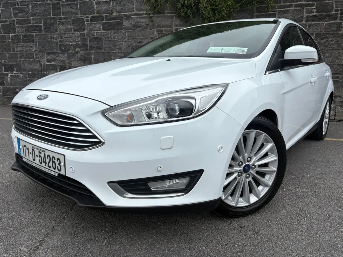 17 Ford Focus Titanium! AUTO! Trade ins+warranty👍 - Image 3