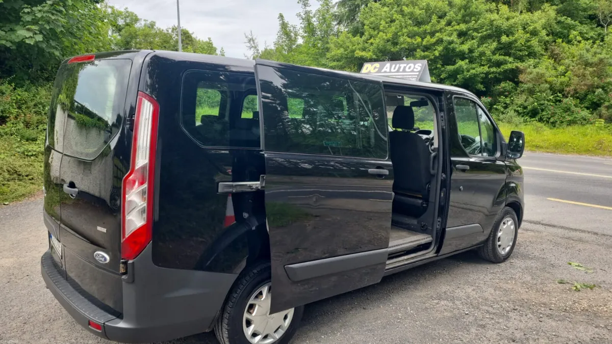 Ford Transit CUSTOM 9 SEATER - Image 4
