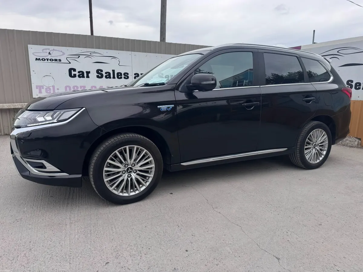 191 Mitsubishi Outlander 2.4L Plug-in EV Intense - Image 5