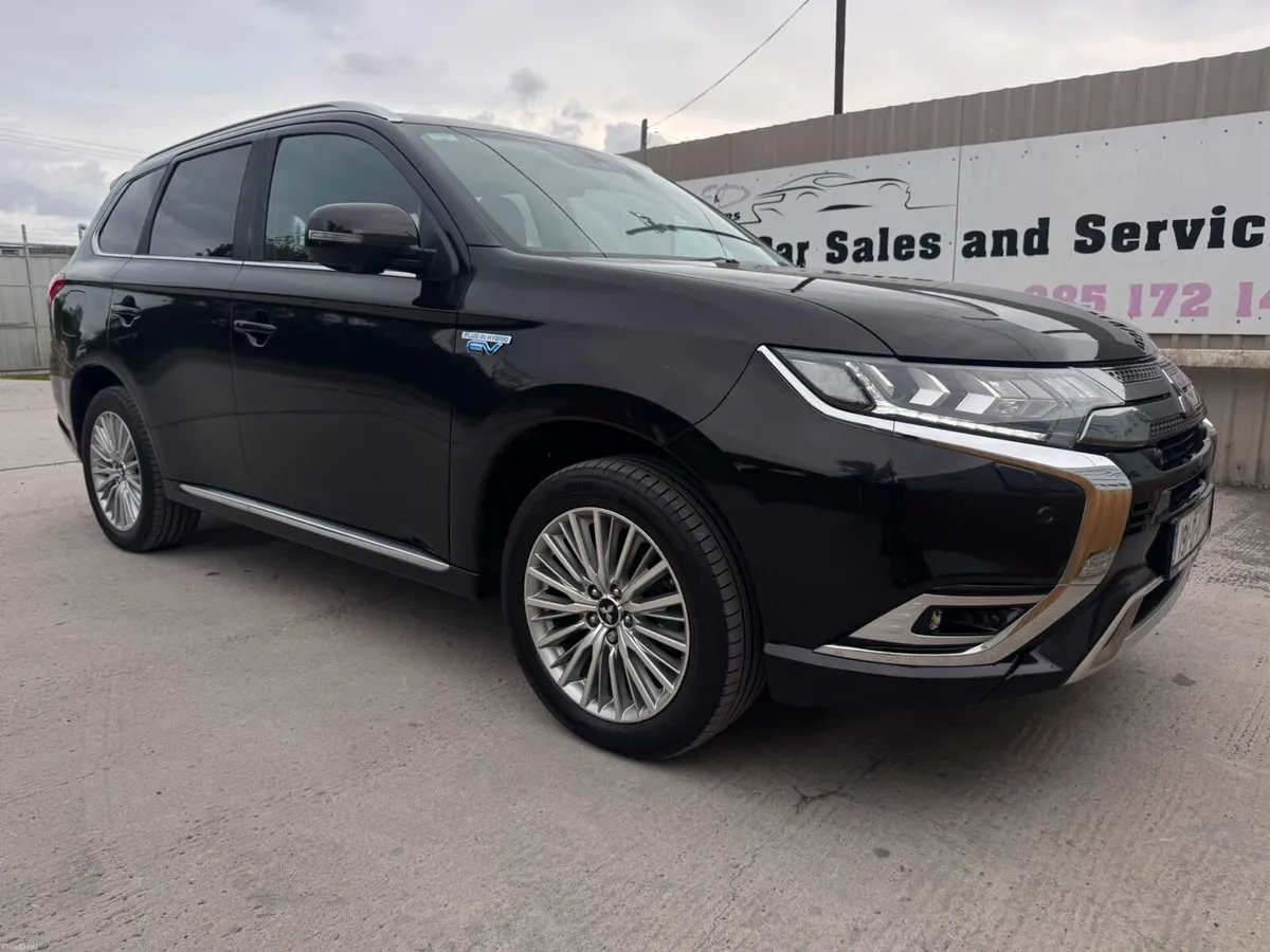 191 Mitsubishi Outlander 2.4L Plug-in EV Intense - Image 1