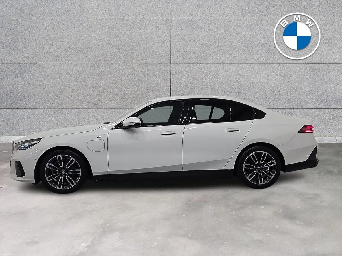 BMW 5-Series 530e M Sport Saloon - Image 4