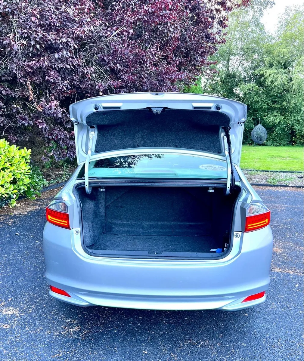 Honda Grace Hybrid automatic - Image 4