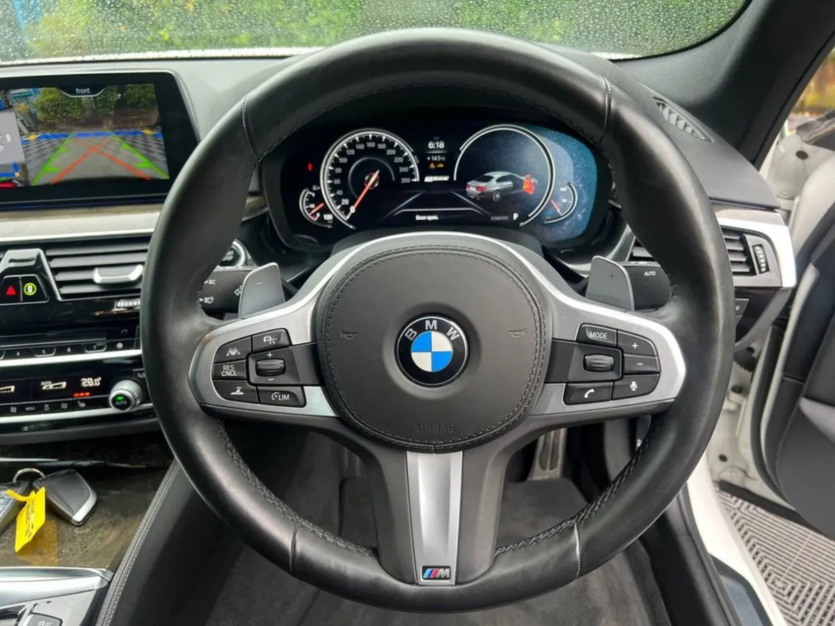 BMW 5-Series 530e M-SPORT COMPETITION 2.0 HYBRID / - Image 4