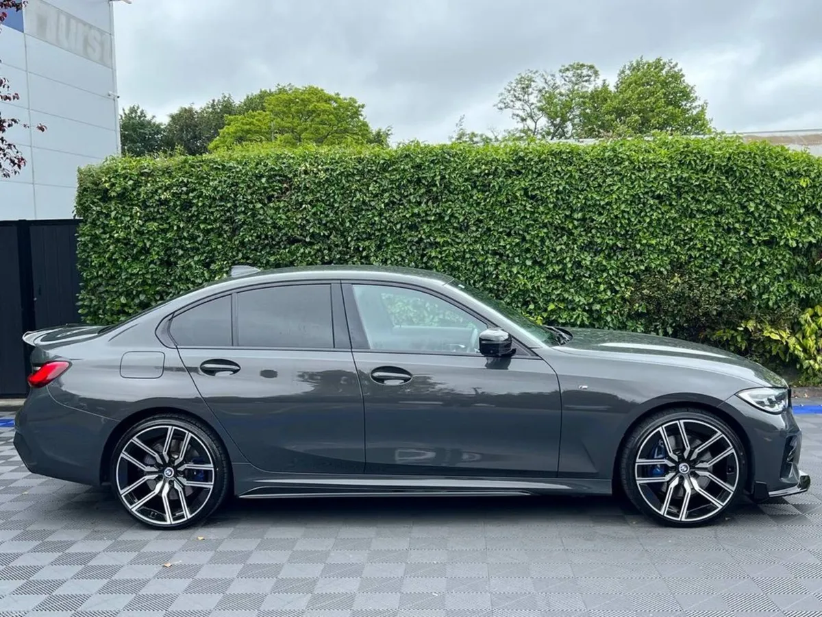 BMW 3-Series 330e M-SPORT COMPETITION 2.0 HYRBID / - Image 2