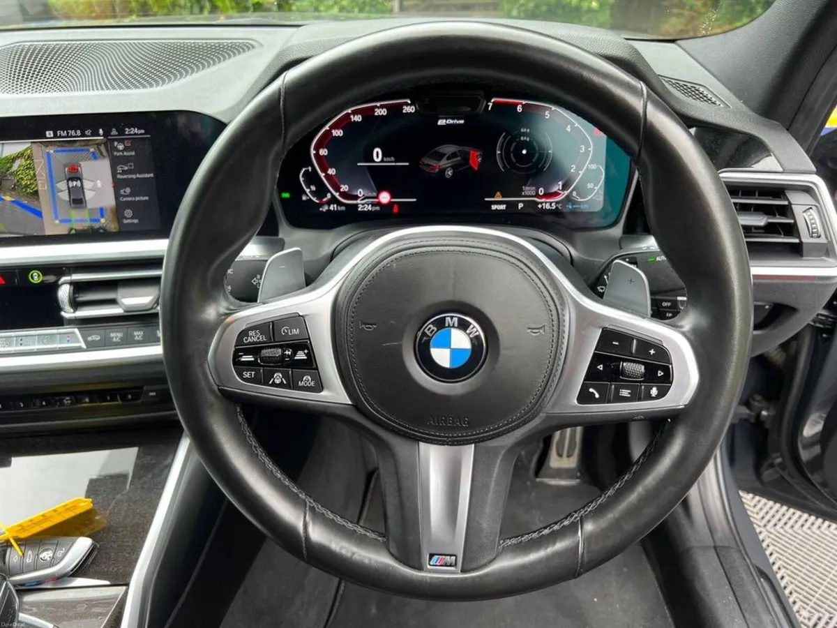 BMW 3-Series 330e M-SPORT COMPETITION 2.0 HYRBID / - Image 4