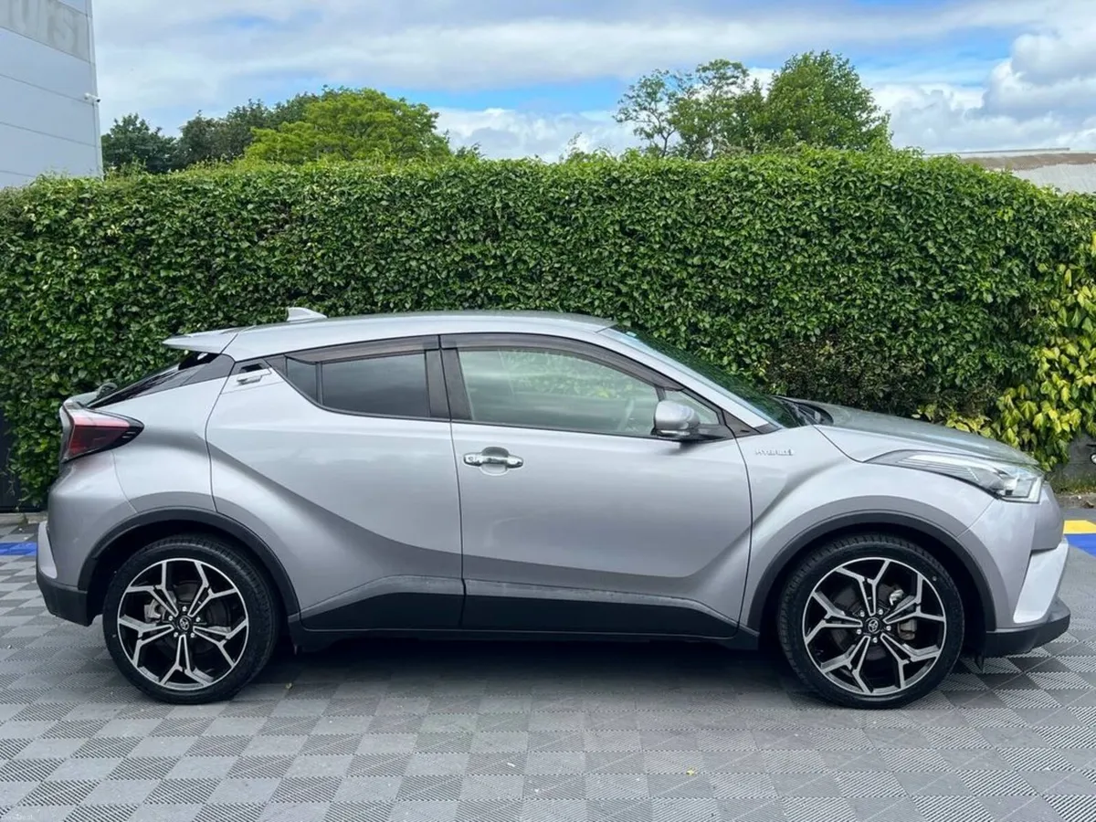 Toyota C-HR 1.8 HYBRID AUTO // NEW 19" DIAMOND CUT - Image 2