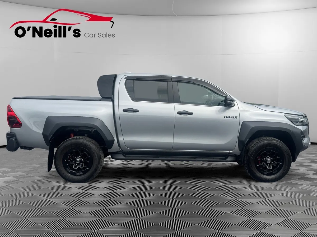 Toyota Hilux 2.8 GR SPORT II #390 - Image 4