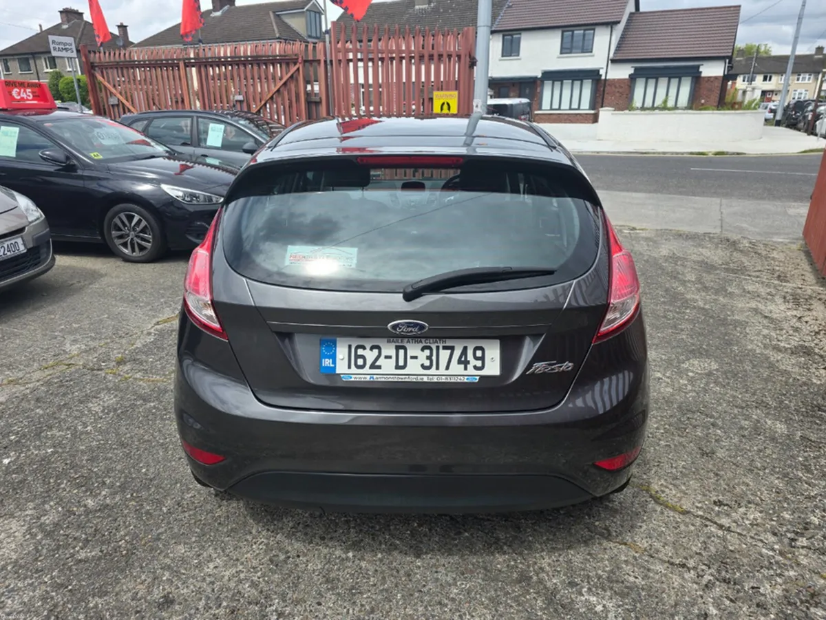 Ford Fiesta 1.25 ZETEC 82 5DR - Image 4
