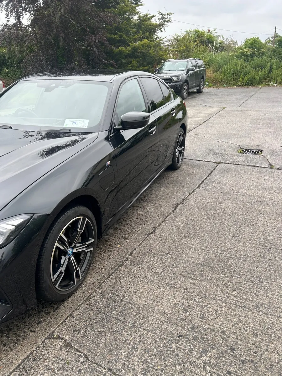 BMW 3-Series 2024 - Image 3