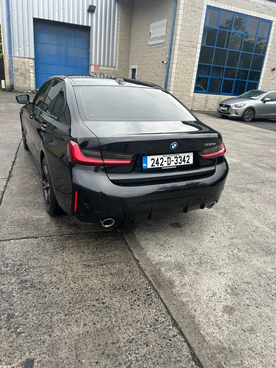 BMW 3-Series 2024 - Image 6