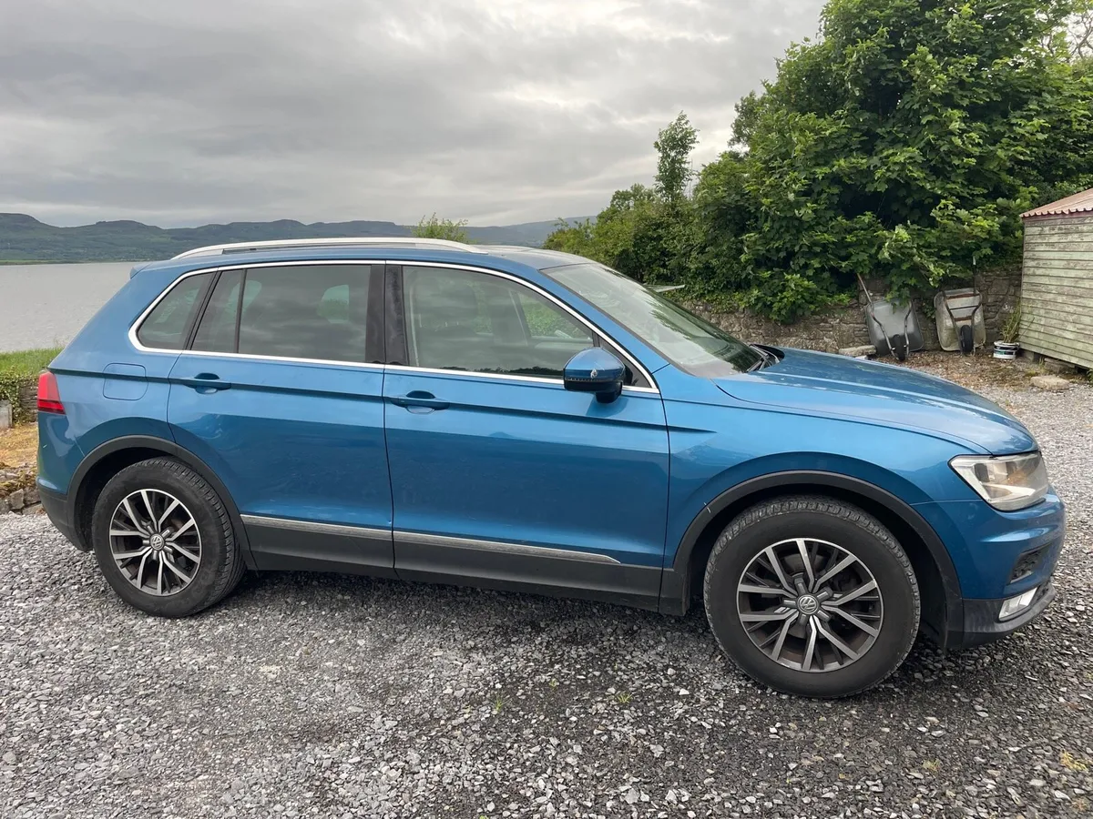 2017 Volkswagen Tiguan low kms - Image 4