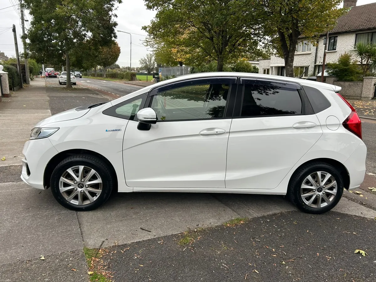 Car - Image 2