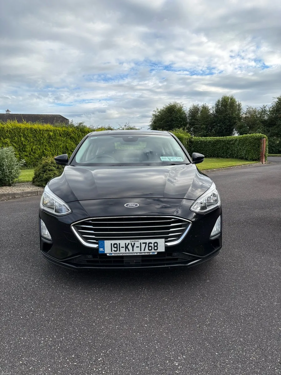 Ford Focus Titanium 1.0L 5Dr 125 - Image 2