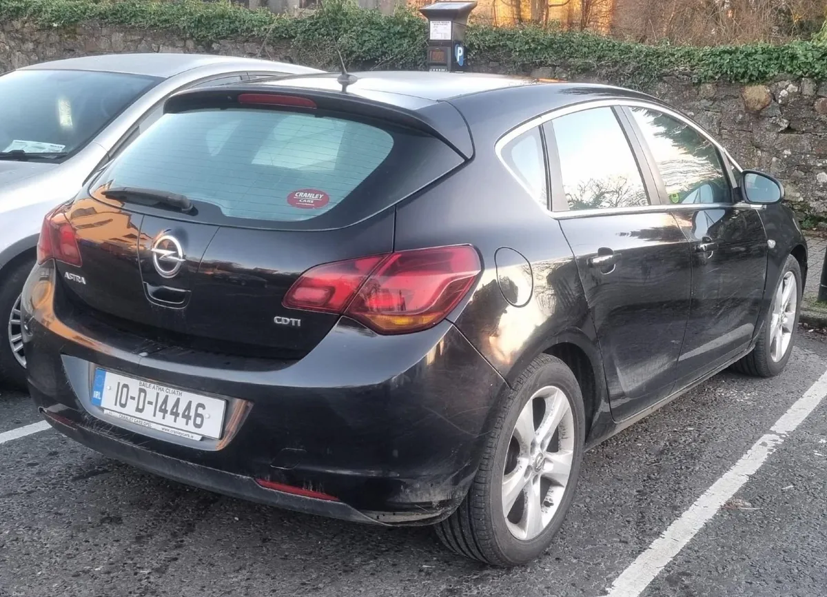 Opel Astra 2010 - Image 2