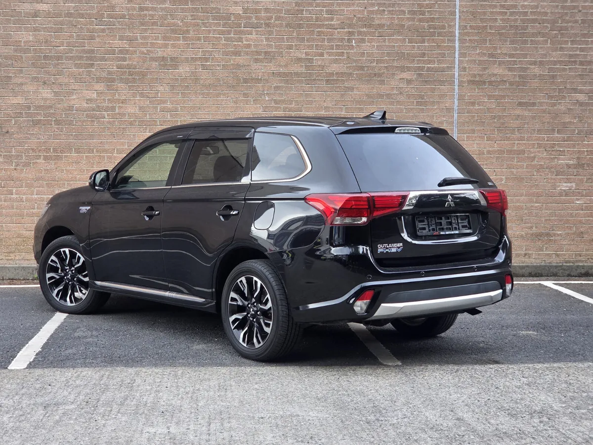 Mitsubishi outlander phev - Image 3