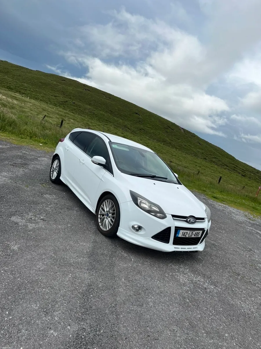 Ford Focus Zetec s (2 owners ) - Image 1