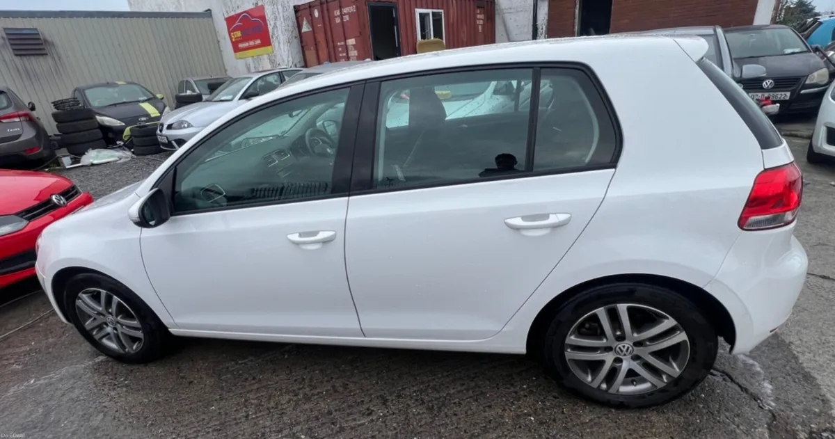 Volkswagen Golf 2010 Automatic/ only 44936km. - Image 4