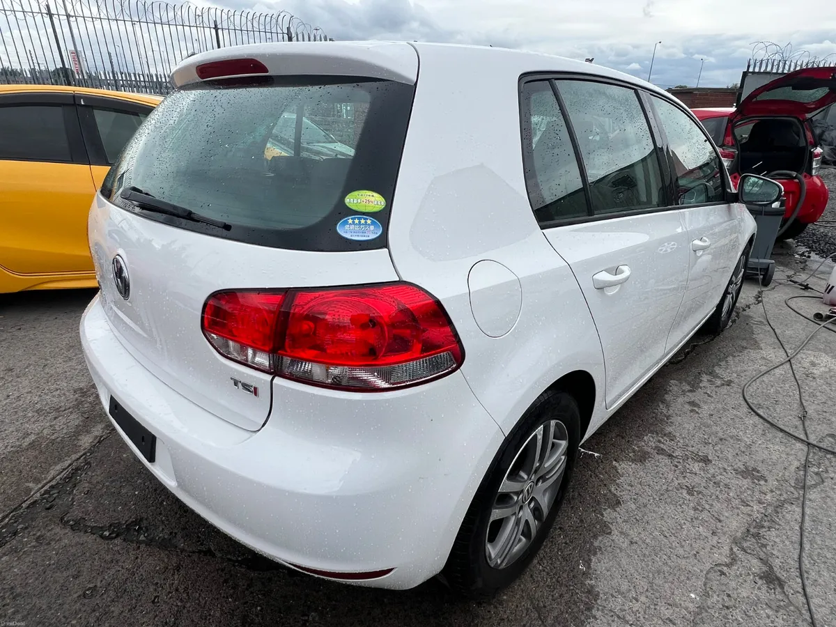 Volkswagen Golf 2010 Automatic/ only 44936km. - Image 6