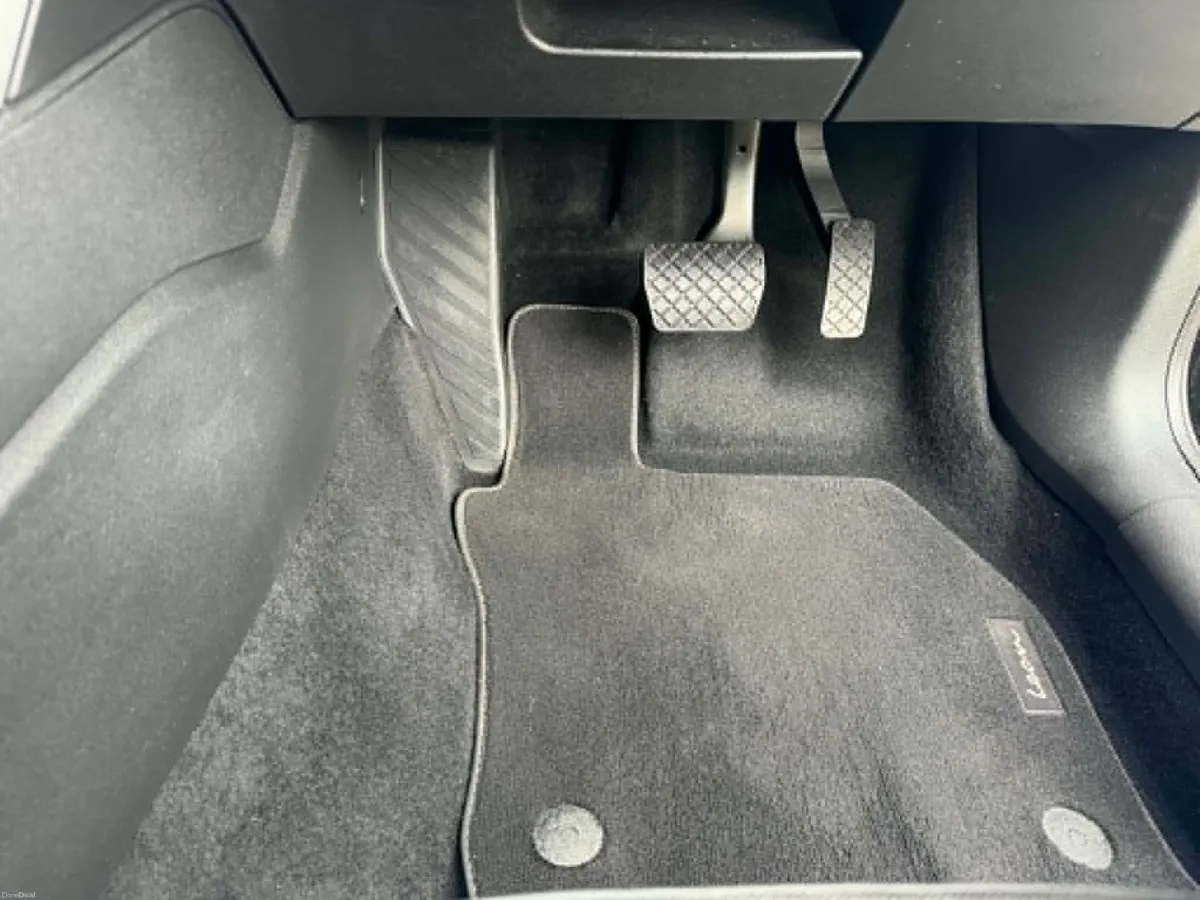 SEAT Leon FR e-Hybrid 204hp - Image 3